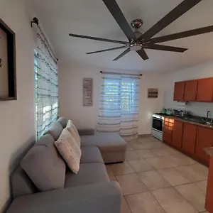 Apartment Sunrise With Ac Wifi 8 Minute Walk From Crashboat, Aguadilla